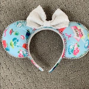 Alice I spited Minnie ears